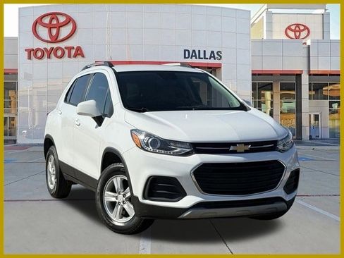 Used 2021 Chevrolet Trax LT image 1