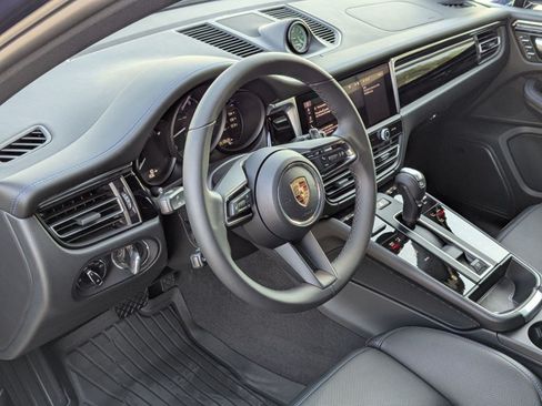 Certified 2026 Porsche Macan AWD/4WD image 4