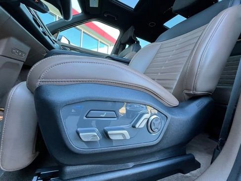 Used 2024 Kia EV9 Land image 36