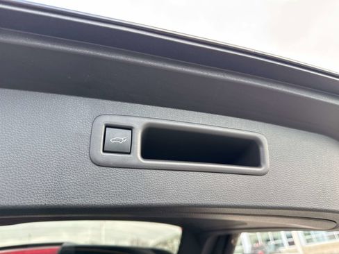 Used 2026 Toyota Highlander XLE image 19