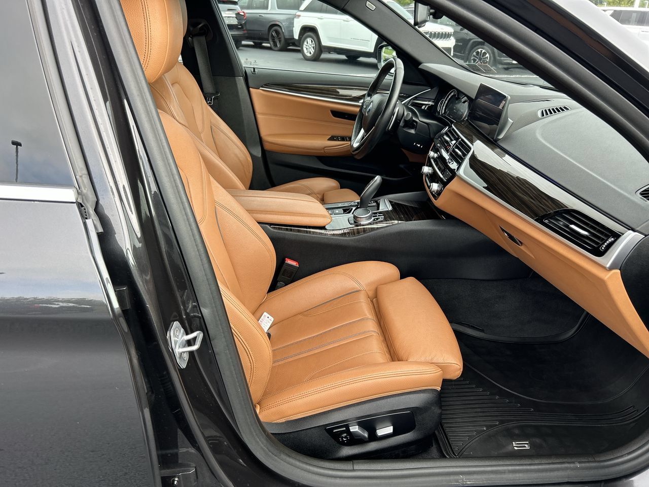 Used 2019 BMW 530e xDrive w/ Convenience Package AWD/4WD image 17