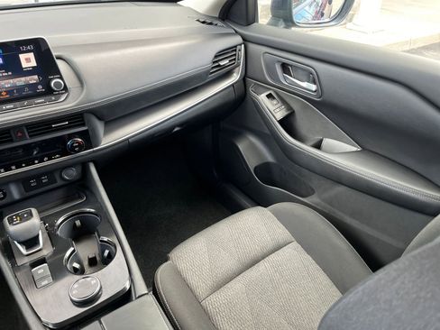 Used 2025 Nissan Rogue SV image 35