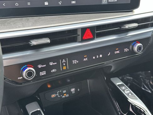 Certified 2024 Kia Sorento SX Prestige AWD/4WD image 16