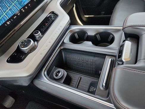 Certified 2025 Ford Expedition Active AWD/4WD image 11