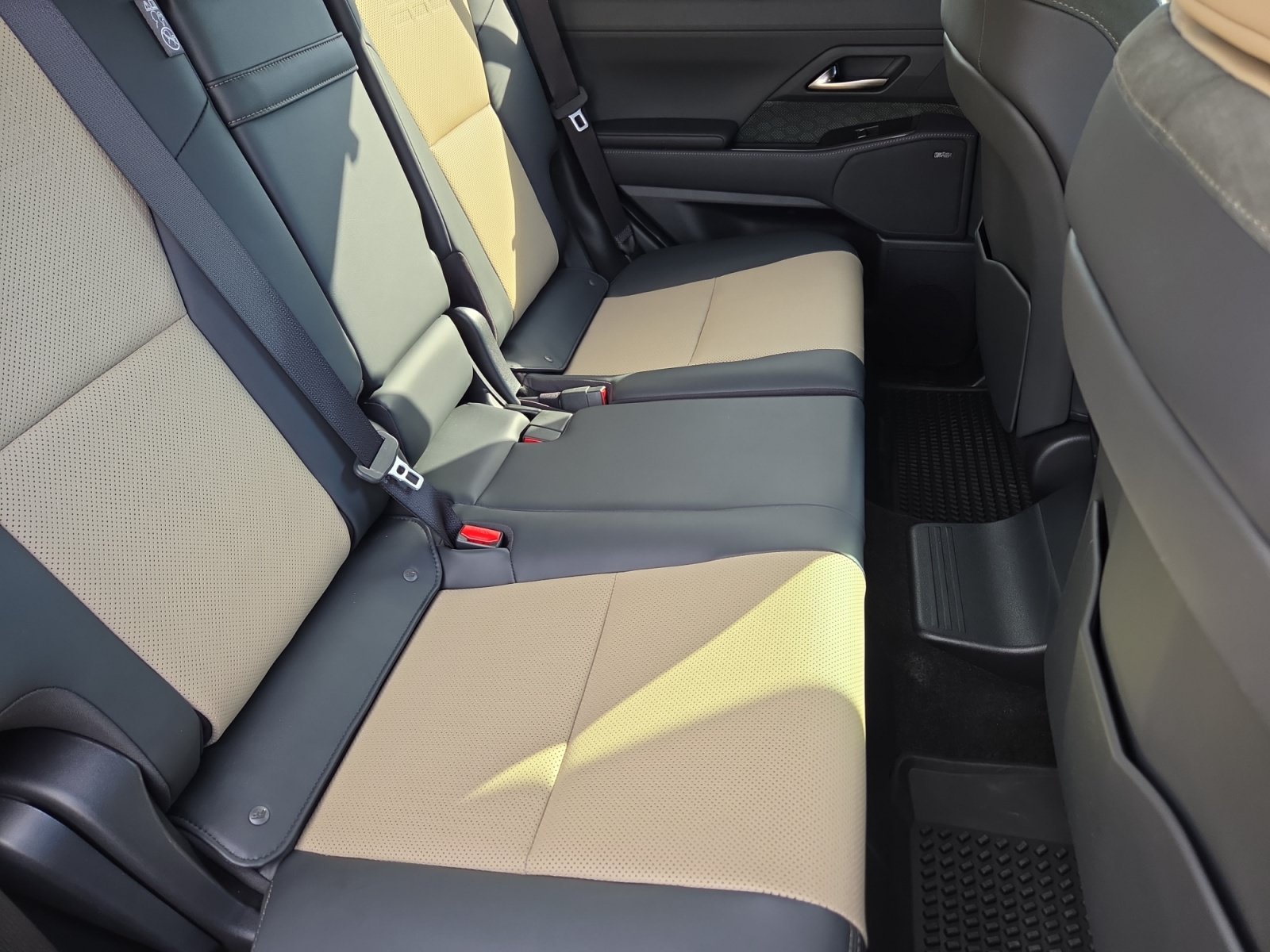 Used 2025 Lexus GX 550 w/ Accessory Package (32) AWD/4WD image 18