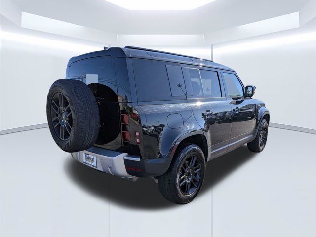 Used 2025 Land Rover Defender 110 S AWD/4WD image 4