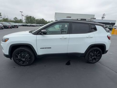 Used 2023 Jeep Compass Latitude w/ Convenience Group AWD/4WD image 5
