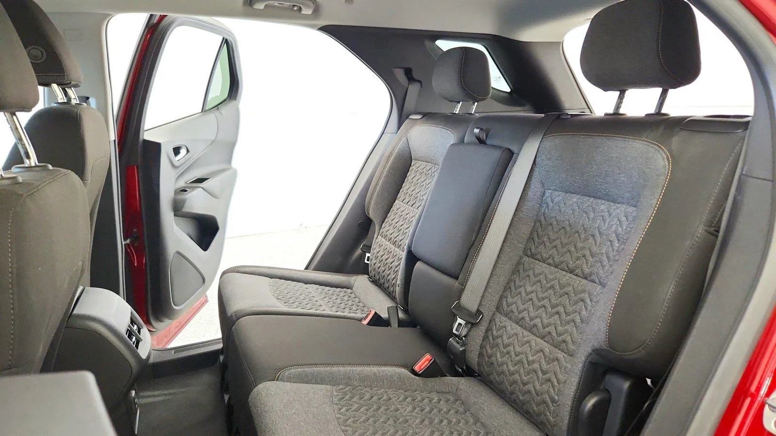 Used 2024 Chevrolet Equinox LT FWD image 23