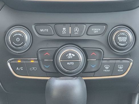 Certified 2023 Jeep Cherokee Altitude Lux w/ Lux Elite Package AWD/4WD image 29