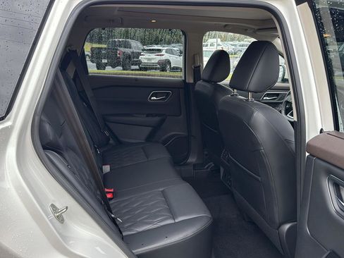 Used 2023 Nissan Rogue Platinum w/ Platinum Premium Package image 11