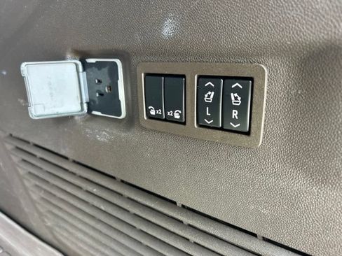 Used 2022 GMC Yukon XL SLT w/ SLT Premium Package AWD/4WD image 44