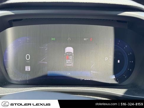 Used 2023 Volvo XC40 B5 Plus image 23