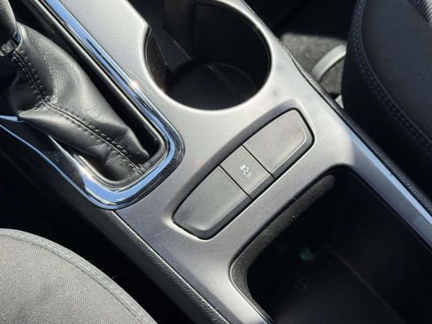 Used 2018 Chevrolet Cruze LT w/ Sun And Sound Package FWD image 30