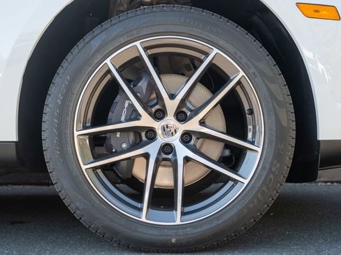 Certified 2026 Porsche Macan AWD/4WD image 15