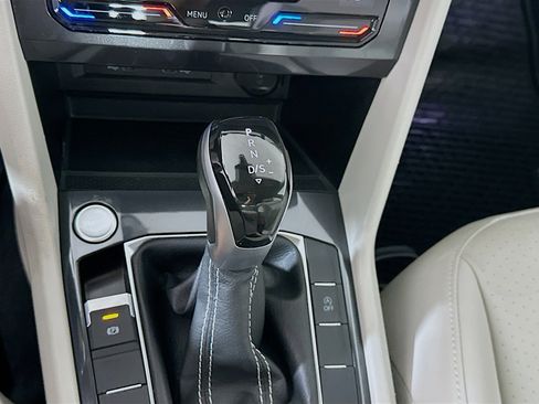 Used 2023 Volkswagen Tiguan SE FWD image 23