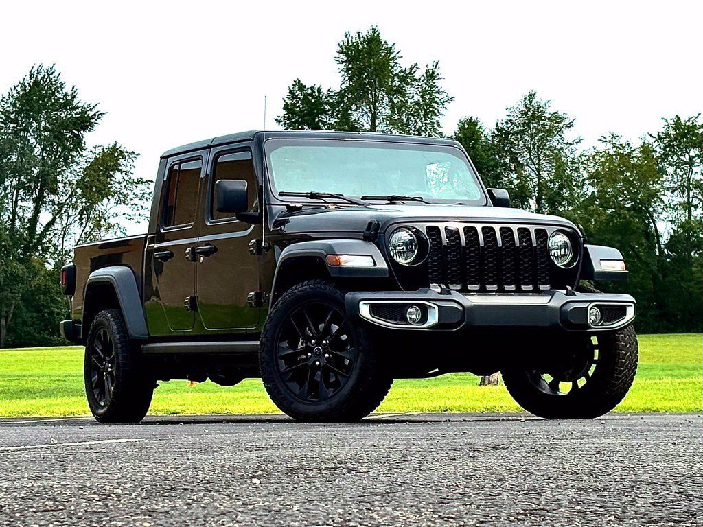 Used 2023 Jeep Gladiator Sport AWD/4WD image 1
