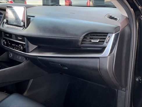 Used 2023 Nissan Rogue SV w/ SV Premium B Package image 18