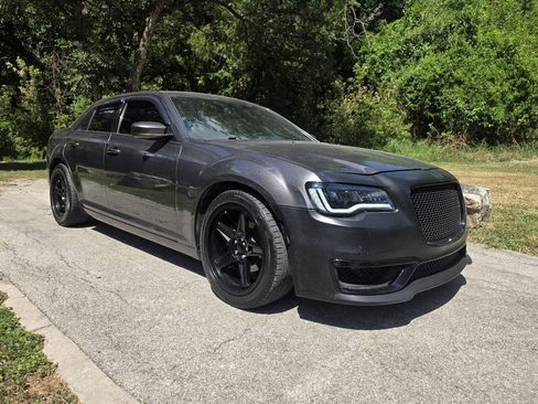 Used 2014 Chrysler 300 RWD image 2