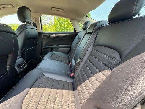 Used 2017 Ford Fusion SE w/ Equipment Group 601A image 14