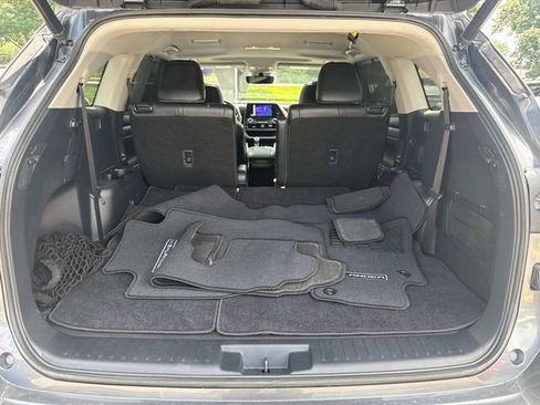 Used 2023 Toyota Highlander XLE FWD image 13