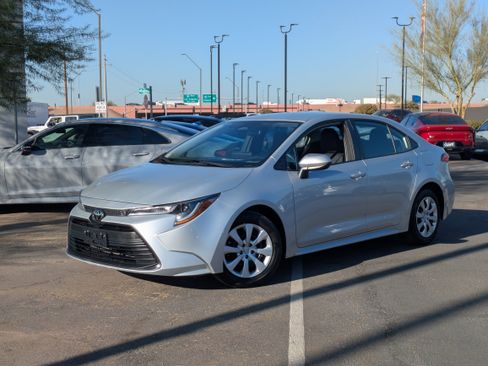 Used 2025 Toyota Corolla LE image 31