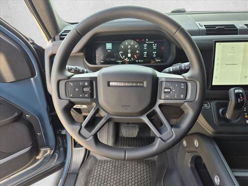 Used 2025 Land Rover Defender 90 X-Dynamic SE AWD/4WD image 15