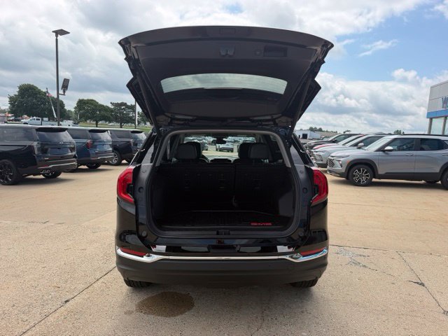Used 2024 GMC Terrain SLT w/ LPO, Floor Liner Package AWD/4WD image 40