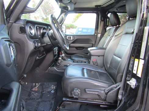 Used 2018 Jeep Wrangler Unlimited Sahara image 17