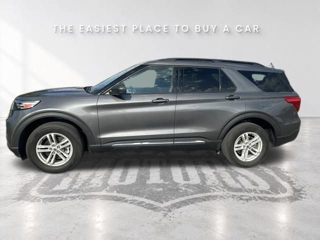Used 2023 Ford Explorer XLT AWD/4WD image 6