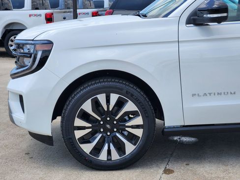 New 2026 Ford Expedition Platinum w/ Driver's Package AWD/4WD image 9