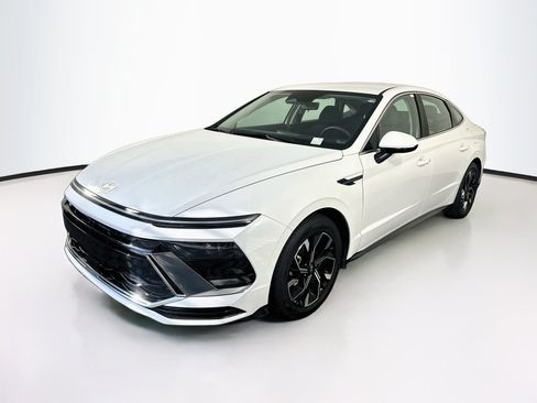 Used 2024 Hyundai Sonata SEL FWD image 3