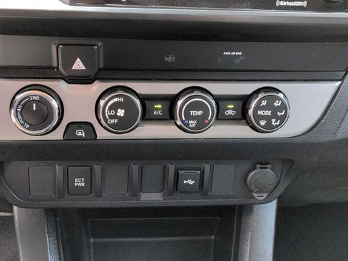 Used 2020 Toyota Tacoma SR AWD/4WD image 18