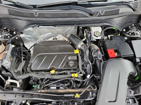Used 2025 Chevrolet Trax LT FWD image 13