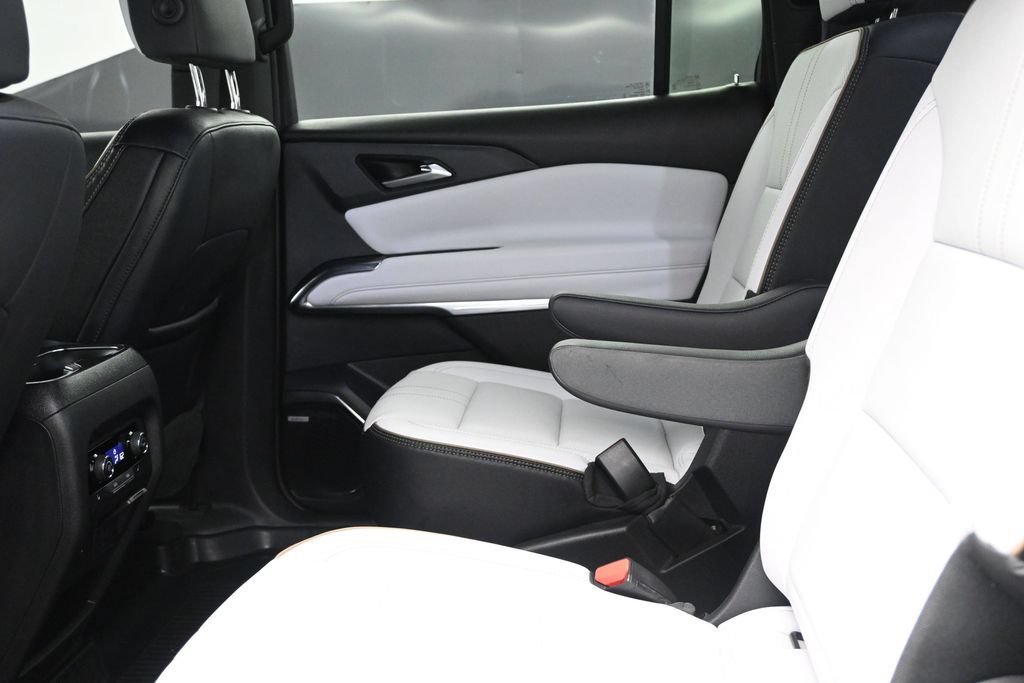 Used 2025 Chevrolet Traverse High Country w/ LPO, Floor Liner Package FWD image 15