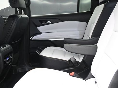 Used 2025 Chevrolet Traverse High Country w/ LPO, Floor Liner Package FWD image 15