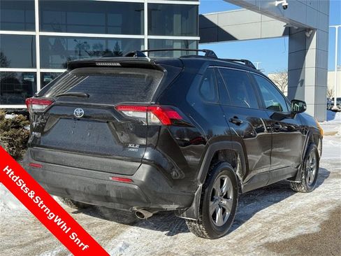 Used 2022 Toyota RAV4 XLE image 3