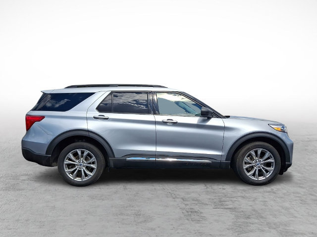 Certified 2023 Ford Explorer XLT w/ Equipment Group 202A AWD/4WD image 7