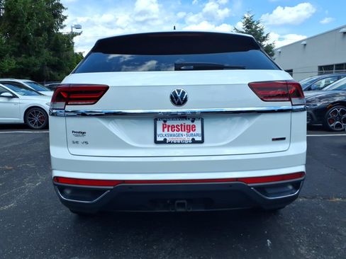Certified 2022 Volkswagen Atlas Cross Sport SE w/ Panoramic Sunroof Package AWD/4WD image 3