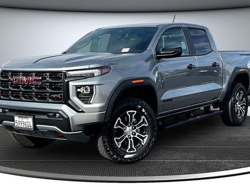 Used 2025 GMC Canyon AT4 AWD/4WD image 3