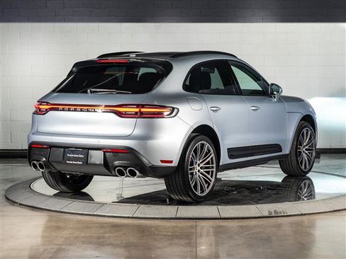 Certified 2026 Porsche Macan AWD/4WD image 9