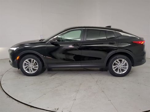 Used 2025 Buick Envista Preferred w/ Advanced Safety Package image 3