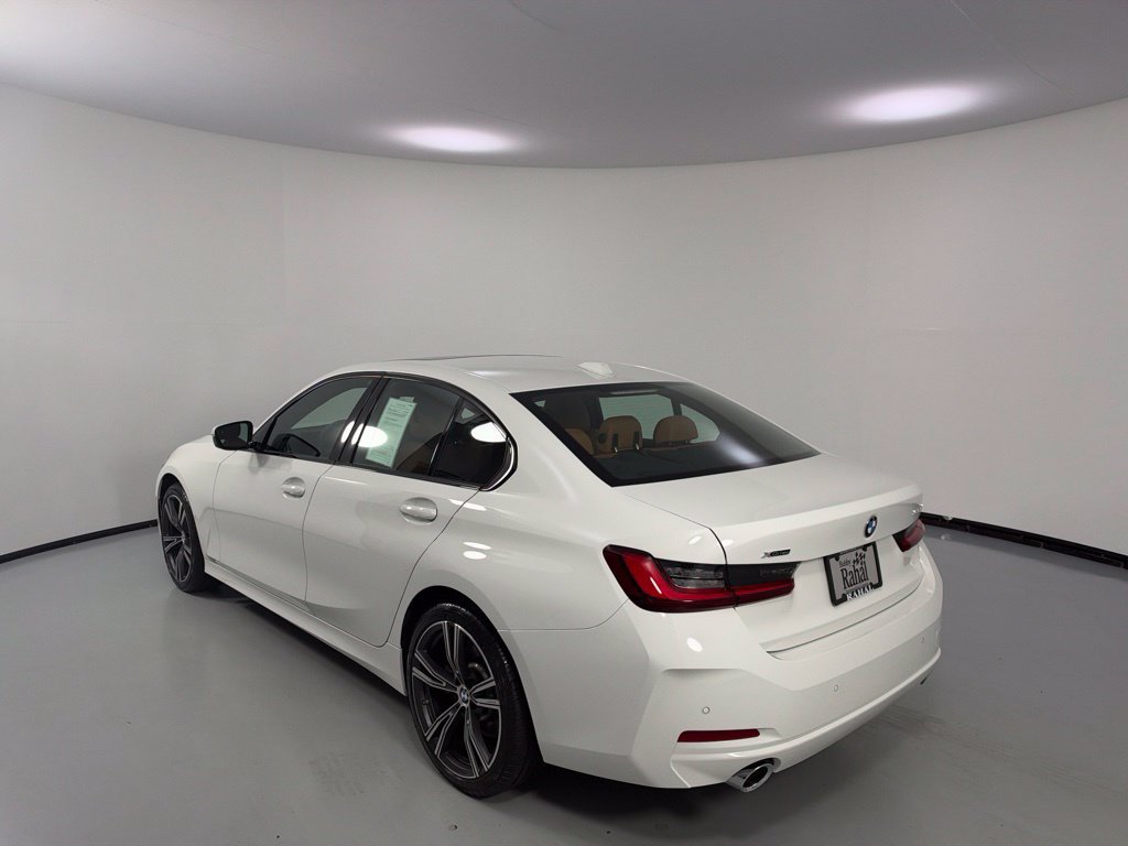 Used 2023 BMW 330i xDrive Sedan w/ Premium Package AWD/4WD image 5