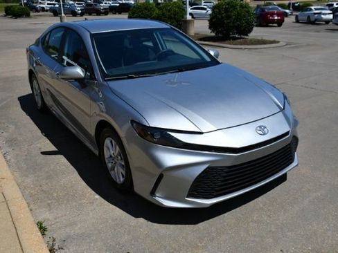 Used 2025 Toyota Camry LE FWD image 7
