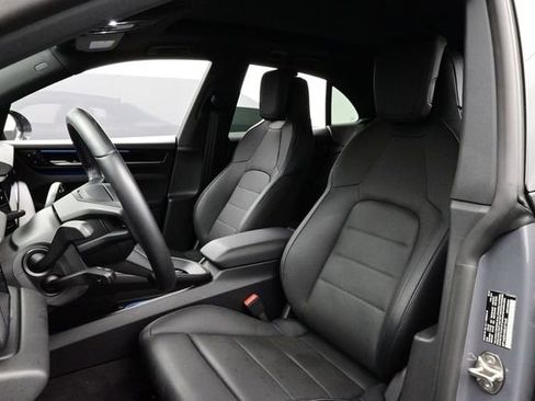 Used 2025 Porsche Macan Electric RWD image 5