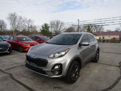 Used 2020 Kia Sportage S image 3