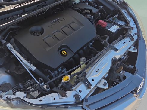 Used 2016 Toyota Corolla LE FWD image 18