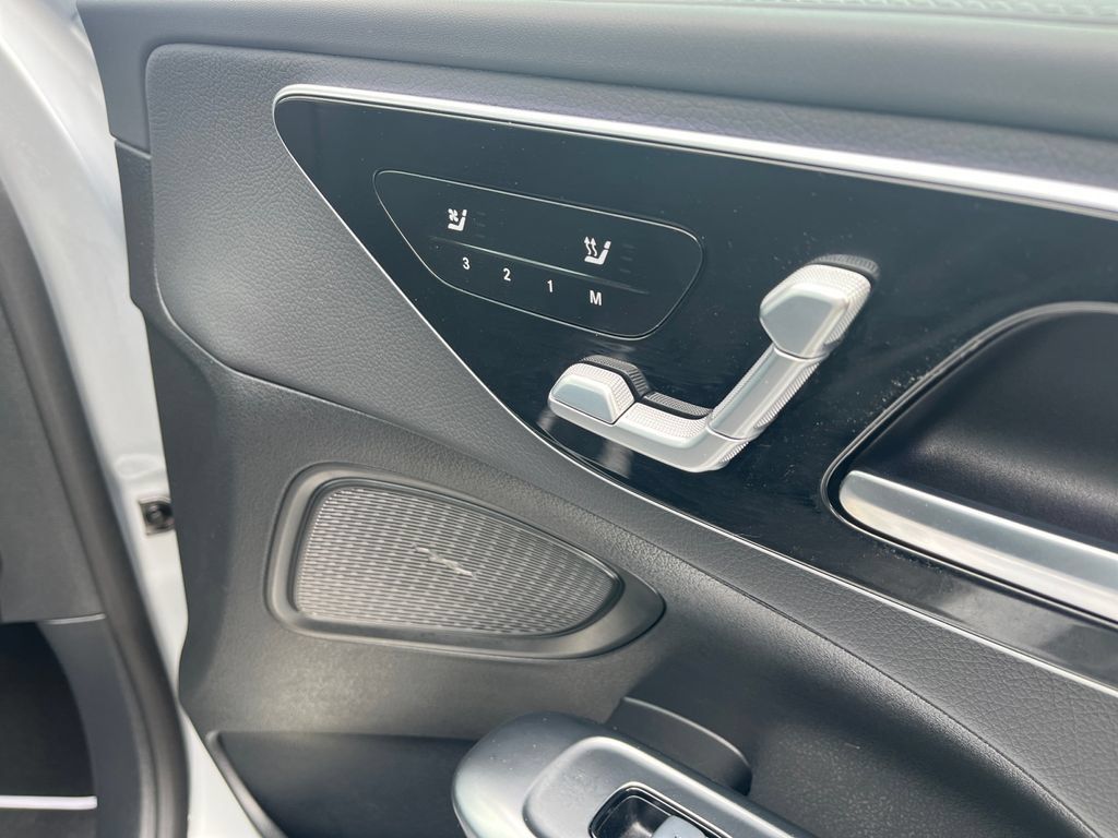 Certified 2025 Mercedes-Benz C 300 4MATIC Sedan image 16