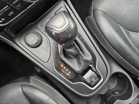 Used 2023 Jeep Cherokee Altitude Lux image 16