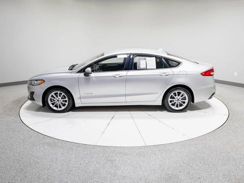 Used 2019 Ford Fusion SE image 32