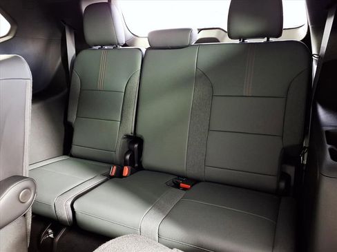 New 2026 GMC Acadia AT4 w/ Luxury Package image 17